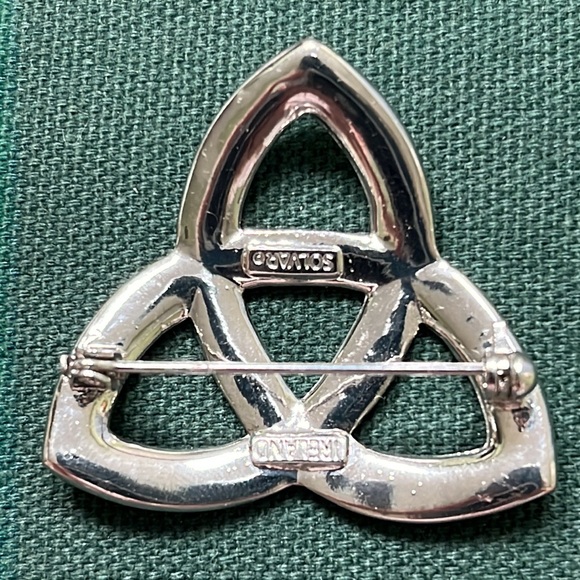 Silver Tone Solvar Celtic Trinity Knot Brooch or Pin Ireland Triquetra - Picture 2 of 5